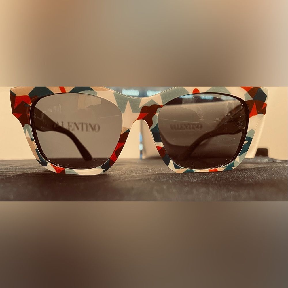 2 ITEM BUNDLE - Moncler Ski Windbreaker - Medium - Valentino Winter Sunglasses